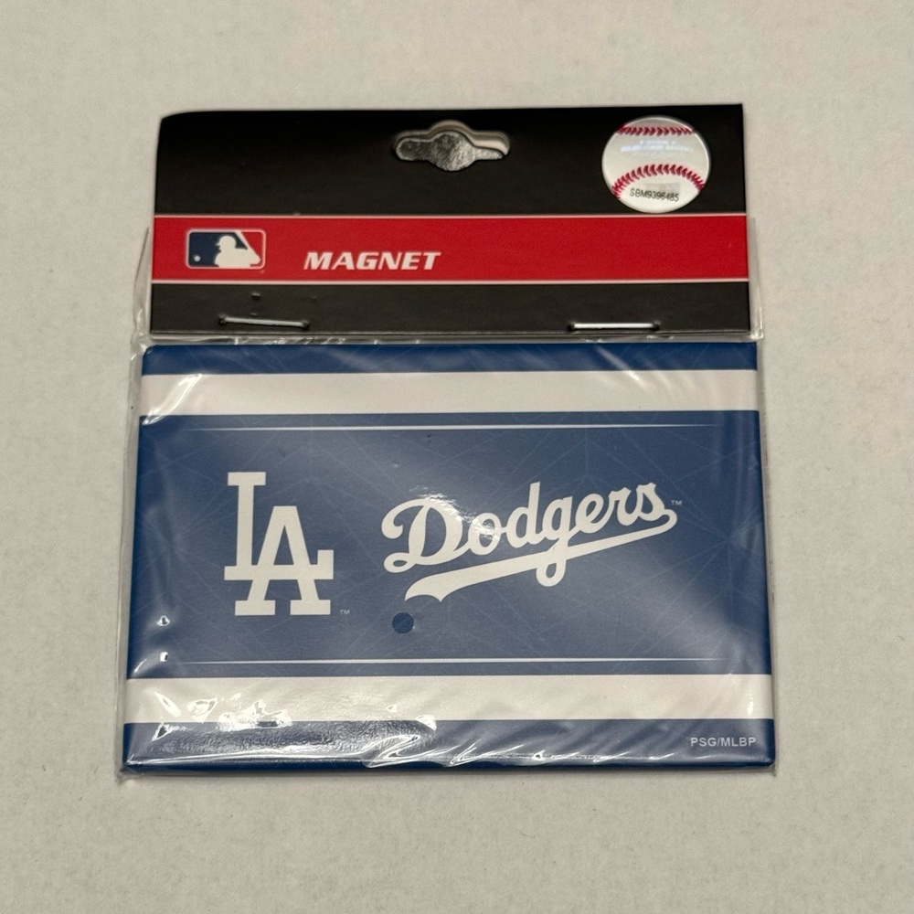 Los angeles dodgers magnet , lanyard  bundle